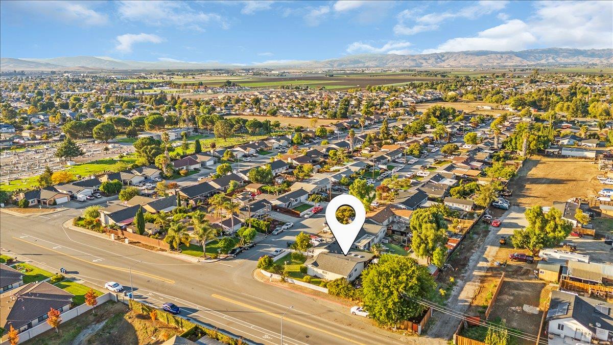 Detail Gallery Image 4 of 34 For 791 El Camino Paraiso, Hollister,  CA 95023 - 3 Beds | 1/1 Baths