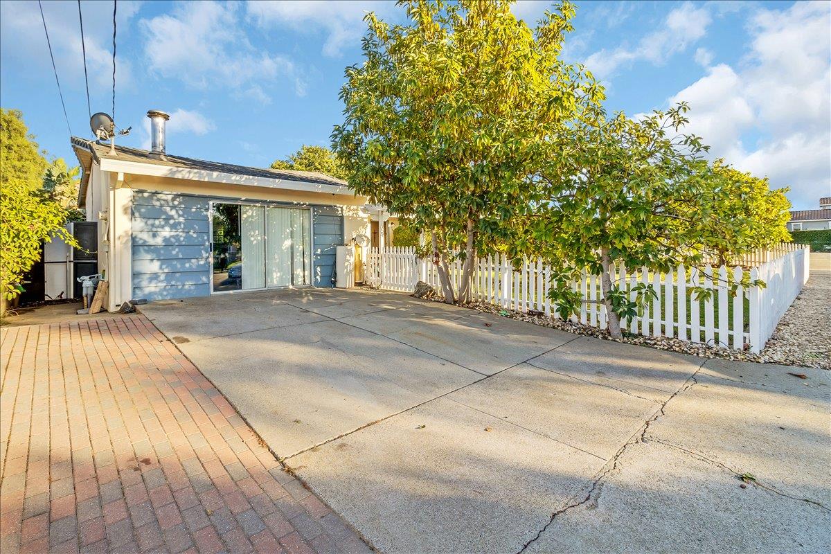 Detail Gallery Image 5 of 34 For 791 El Camino Paraiso, Hollister,  CA 95023 - 3 Beds | 1/1 Baths