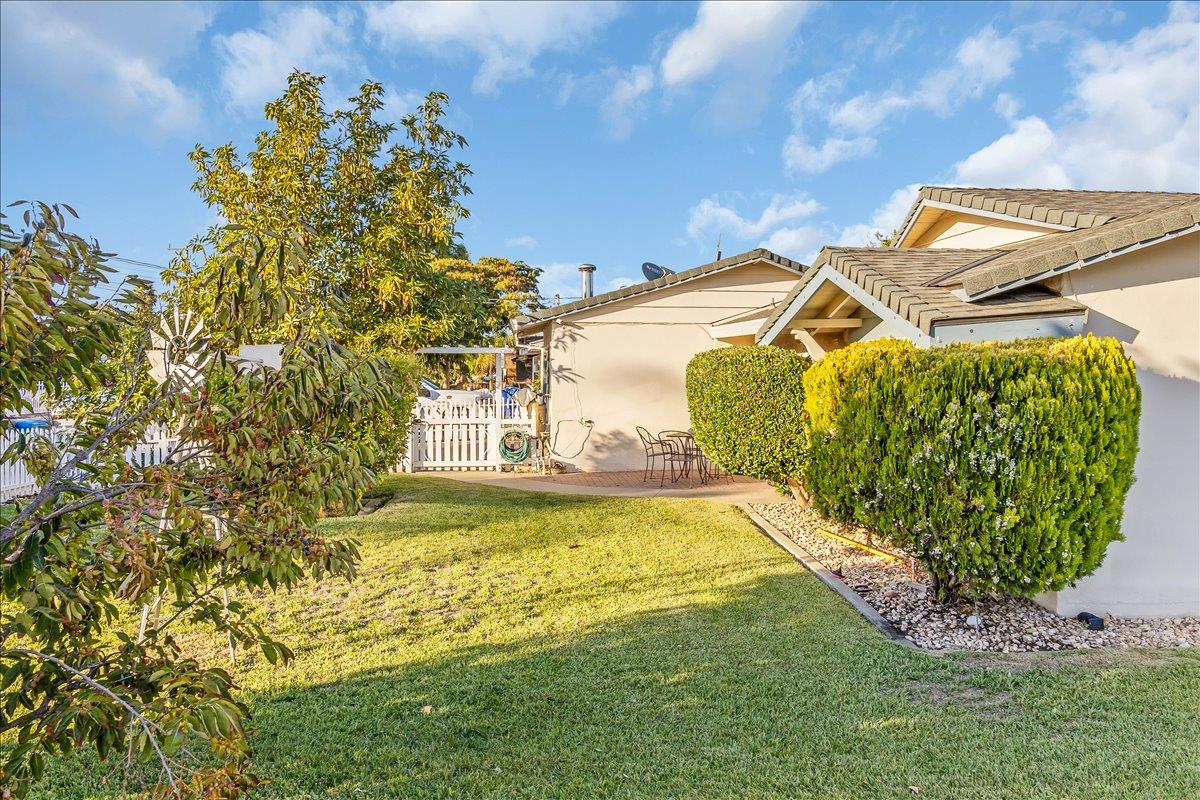 Detail Gallery Image 8 of 34 For 791 El Camino Paraiso, Hollister,  CA 95023 - 3 Beds | 1/1 Baths