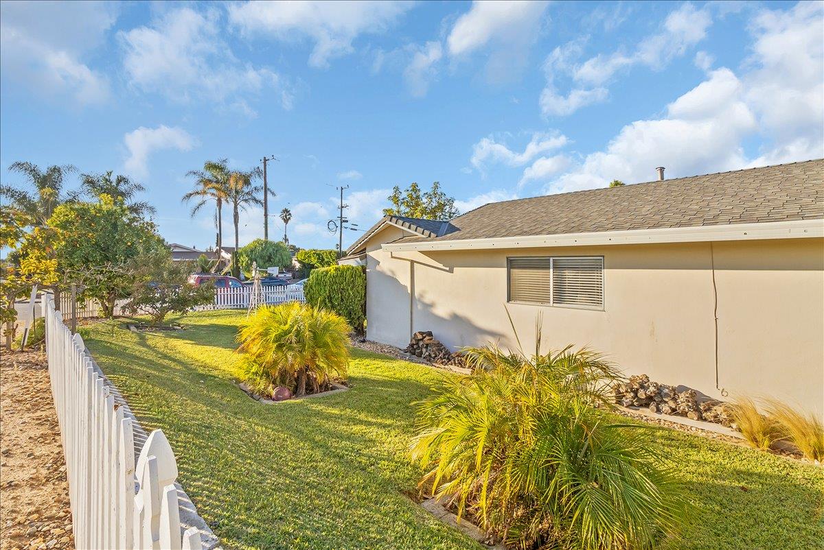 Detail Gallery Image 9 of 34 For 791 El Camino Paraiso, Hollister,  CA 95023 - 3 Beds | 1/1 Baths