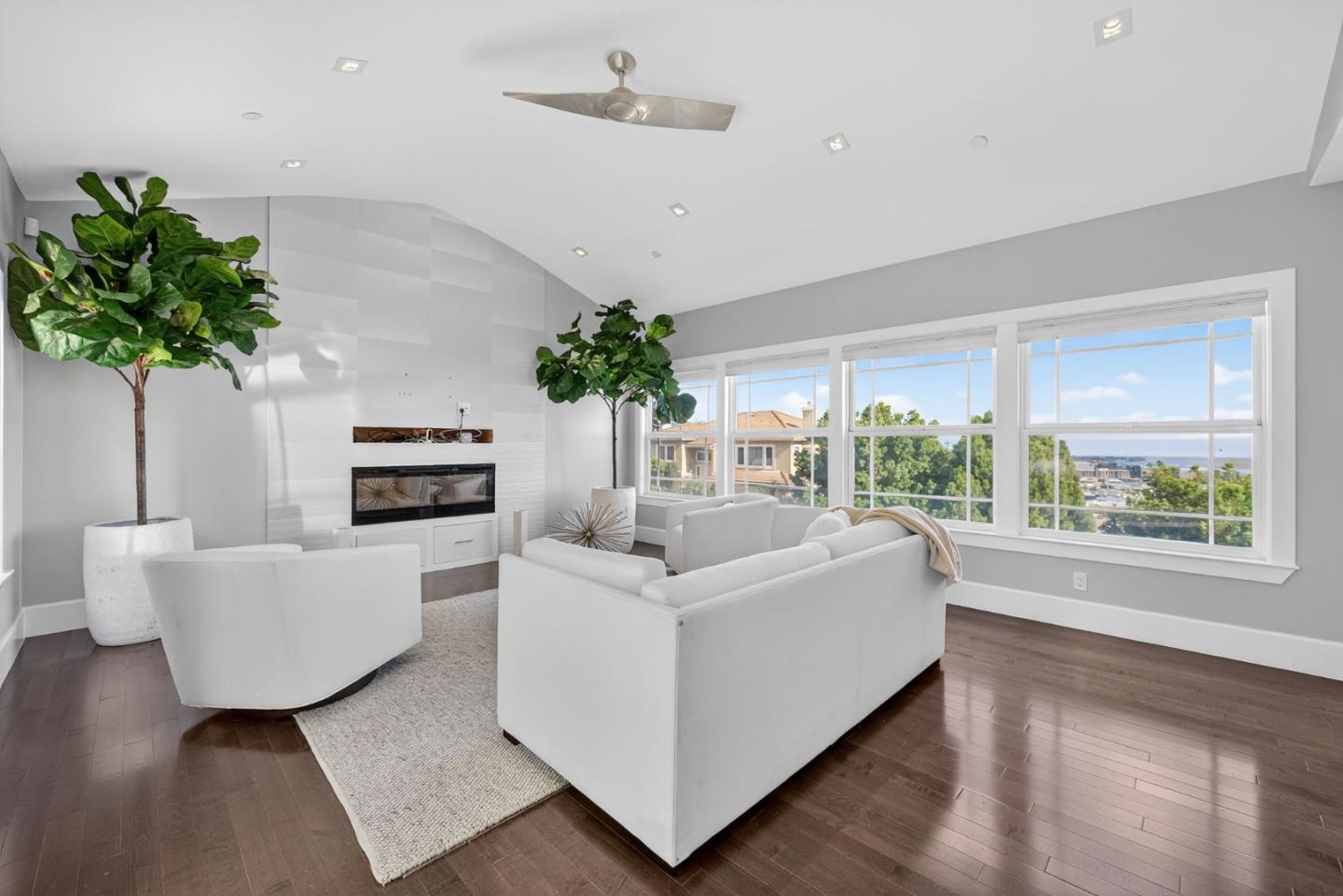 Detail Gallery Image 16 of 105 For 58 Hillcrest Rd, San Carlos,  CA 94070 - 4 Beds | 3/1 Baths