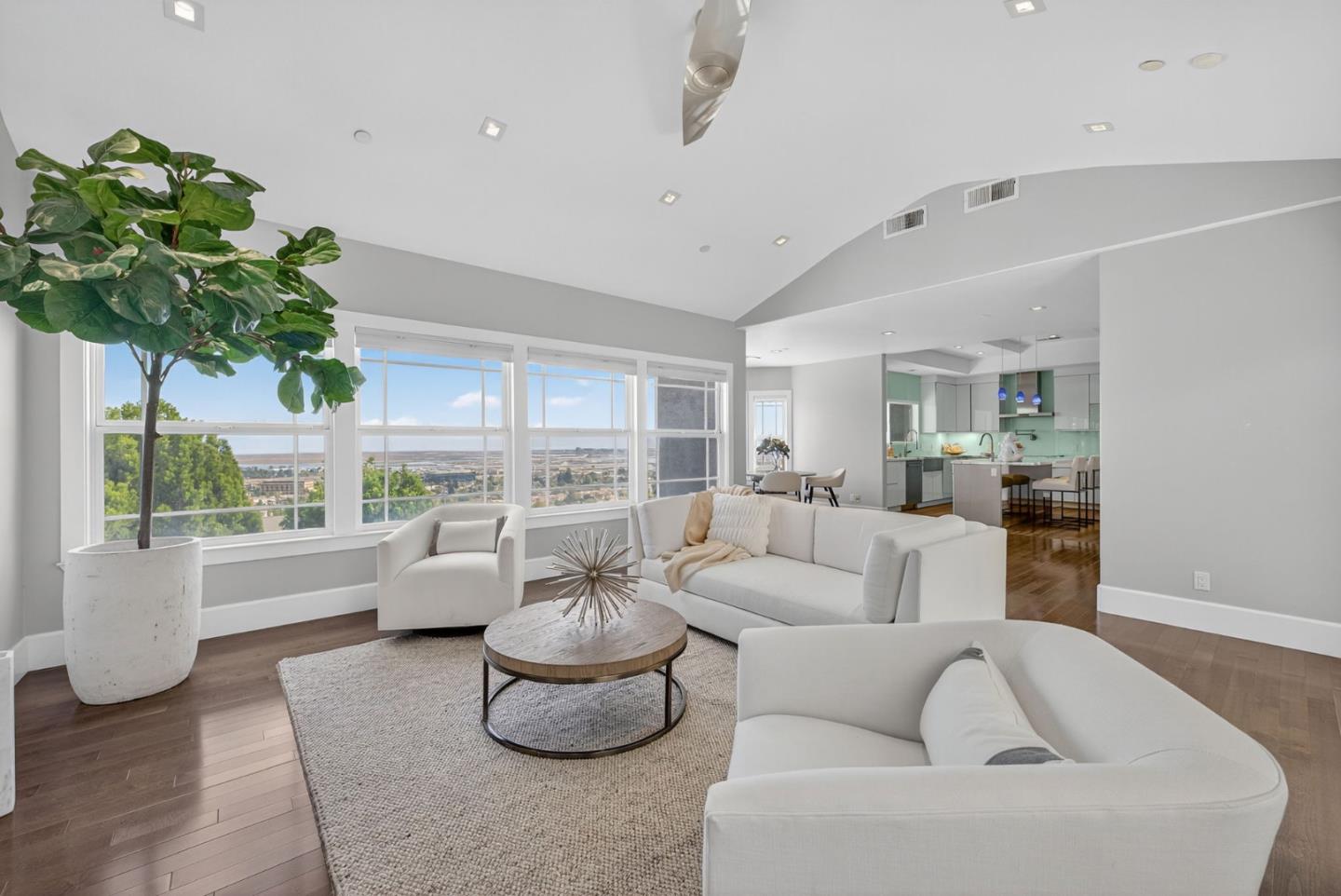 Detail Gallery Image 17 of 105 For 58 Hillcrest Rd, San Carlos,  CA 94070 - 4 Beds | 3/1 Baths