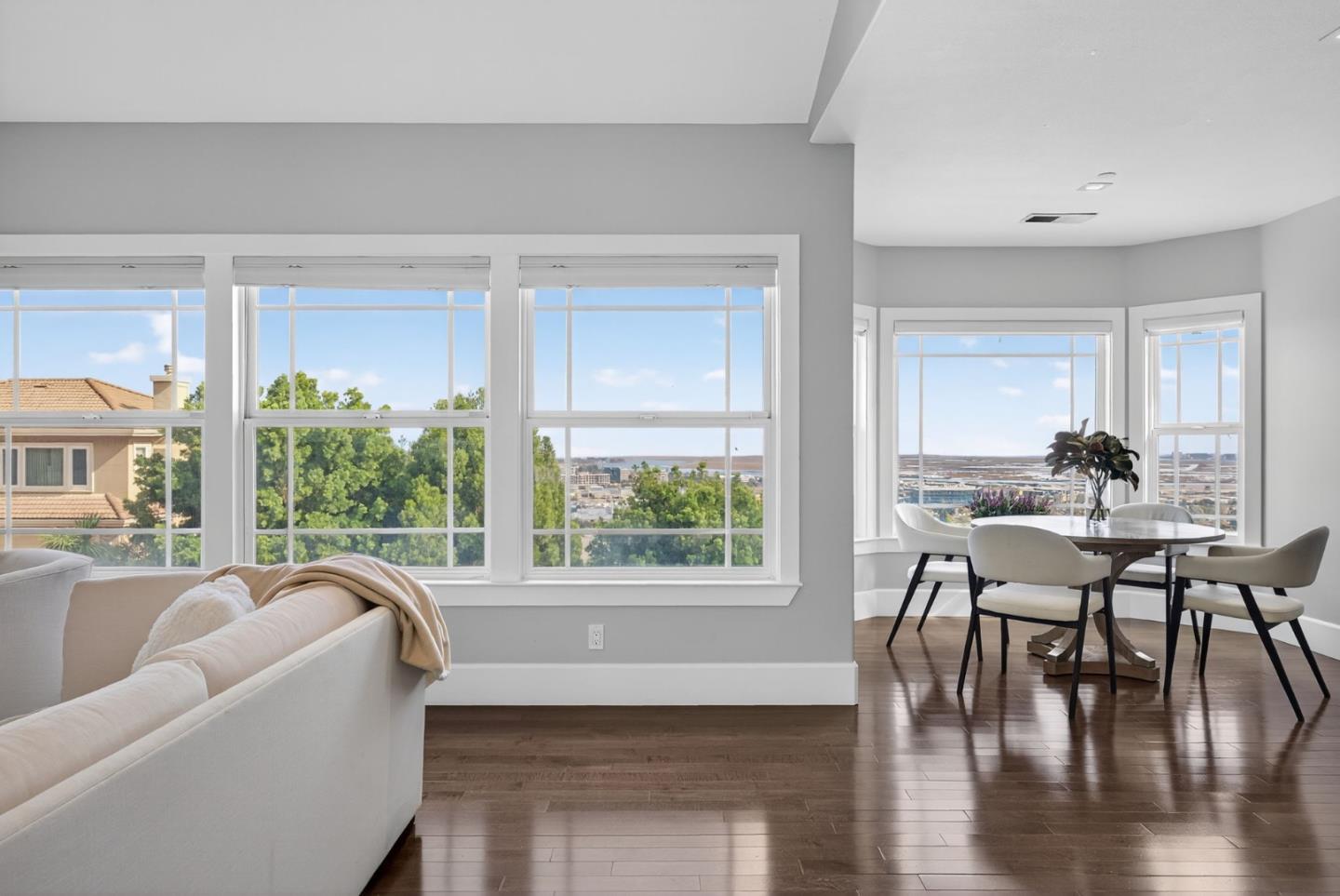 Detail Gallery Image 18 of 105 For 58 Hillcrest Rd, San Carlos,  CA 94070 - 4 Beds | 3/1 Baths