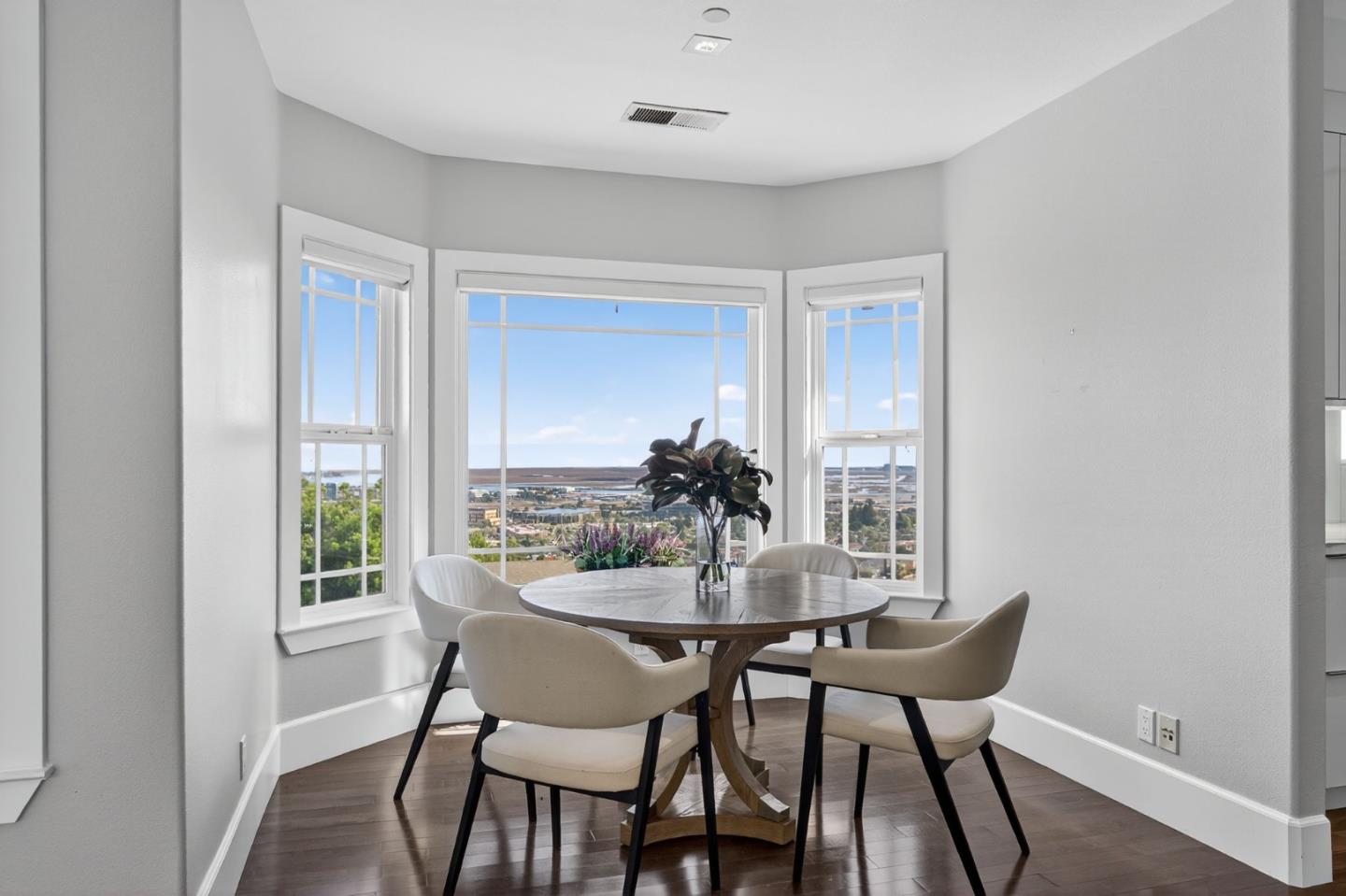 Detail Gallery Image 20 of 105 For 58 Hillcrest Rd, San Carlos,  CA 94070 - 4 Beds | 3/1 Baths