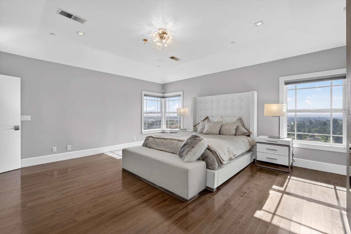 Detail Gallery Image 45 of 105 For 58 Hillcrest Rd, San Carlos,  CA 94070 - 4 Beds | 3/1 Baths