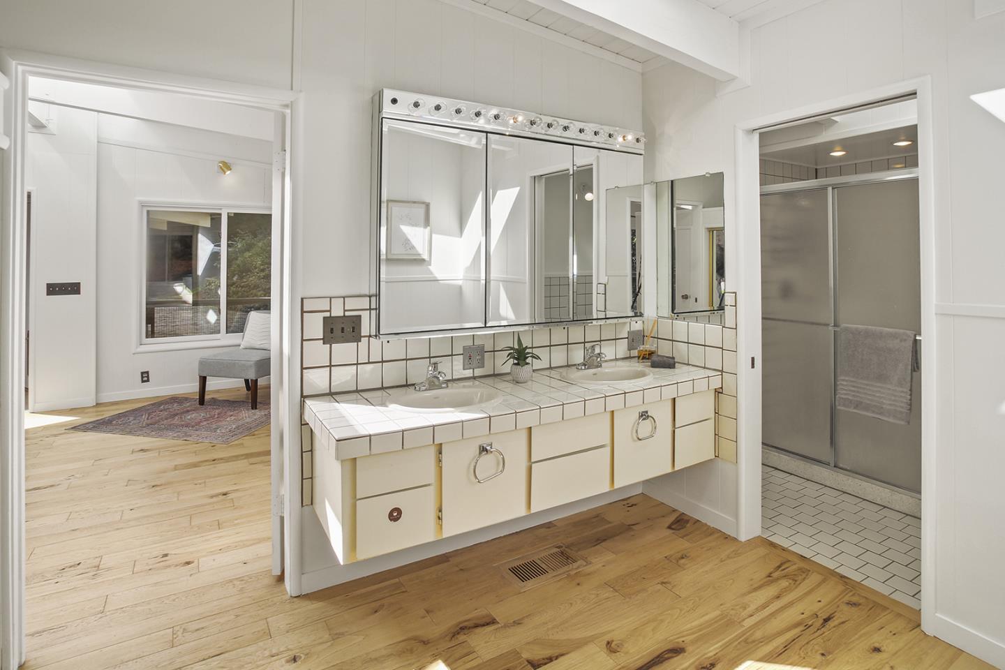 Detail Gallery Image 15 of 43 For 320 Grandview Dr, Woodside,  CA 94062 - 4 Beds | 3 Baths