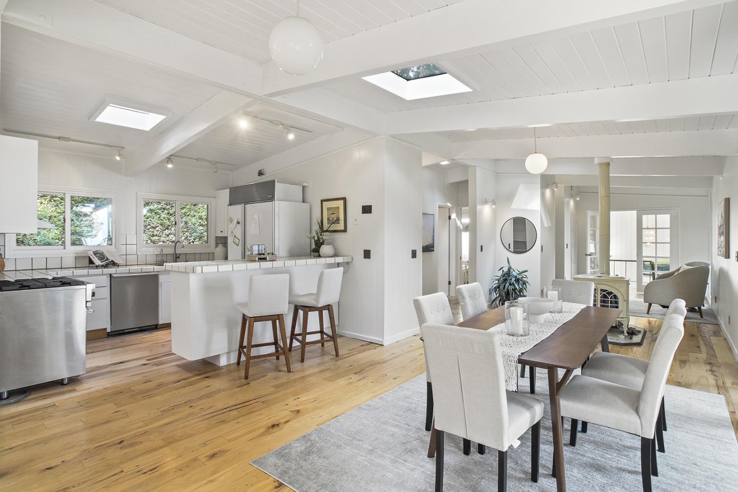 Detail Gallery Image 3 of 43 For 320 Grandview Dr, Woodside,  CA 94062 - 4 Beds | 3 Baths