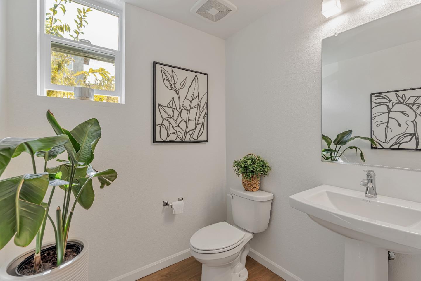 Detail Gallery Image 12 of 51 For 5565 Holly Bay Ave, Dublin,  CA 94568 - 4 Beds | 3/1 Baths