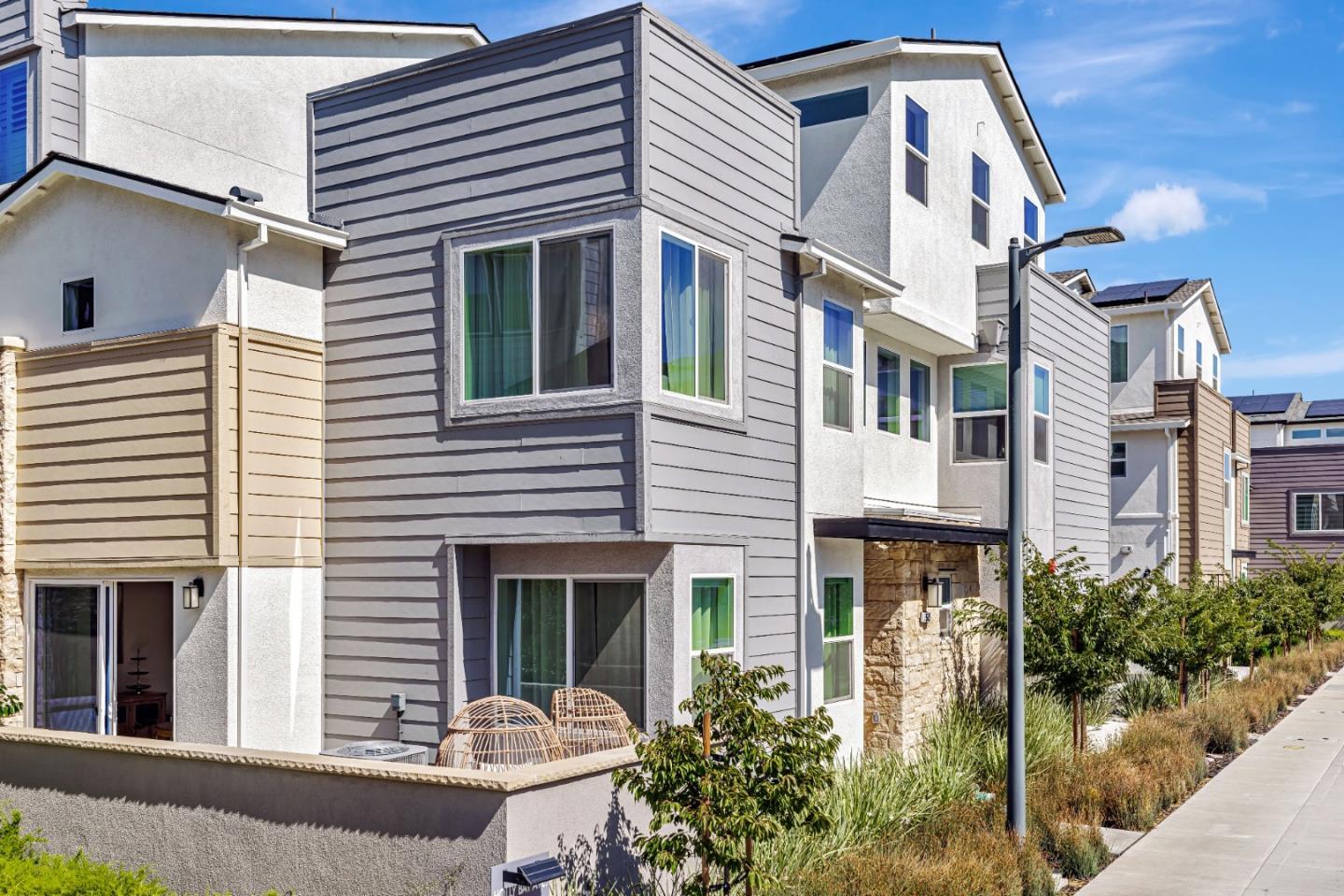 Detail Gallery Image 2 of 51 For 5565 Holly Bay Ave, Dublin,  CA 94568 - 4 Beds | 3/1 Baths