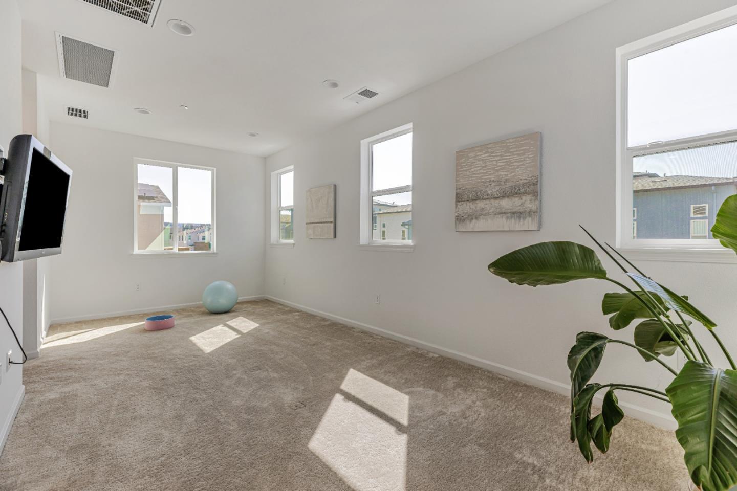 Detail Gallery Image 27 of 51 For 5565 Holly Bay Ave, Dublin,  CA 94568 - 4 Beds | 3/1 Baths