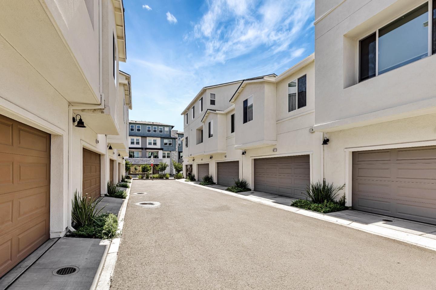 Detail Gallery Image 32 of 51 For 5565 Holly Bay Ave, Dublin,  CA 94568 - 4 Beds | 3/1 Baths