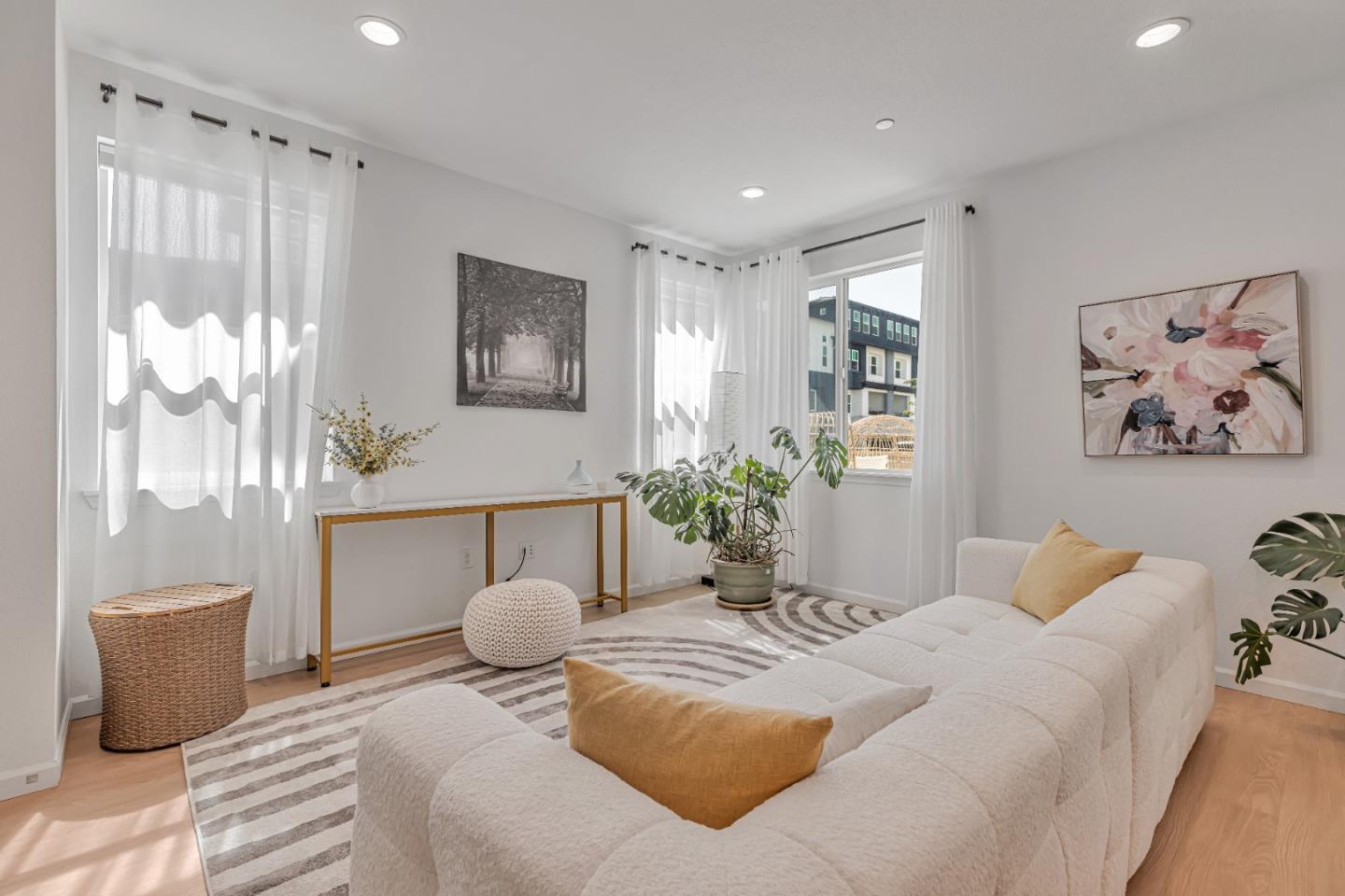 Detail Gallery Image 4 of 51 For 5565 Holly Bay Ave, Dublin,  CA 94568 - 4 Beds | 3/1 Baths