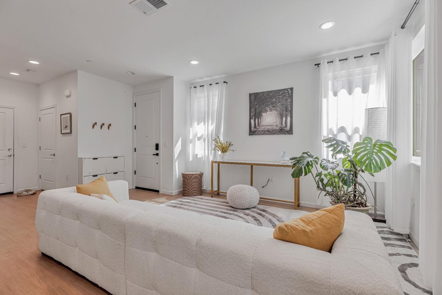 Detail Gallery Image 5 of 51 For 5565 Holly Bay Ave, Dublin,  CA 94568 - 4 Beds | 3/1 Baths