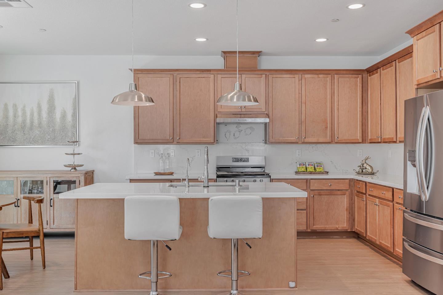 Detail Gallery Image 7 of 51 For 5565 Holly Bay Ave, Dublin,  CA 94568 - 4 Beds | 3/1 Baths