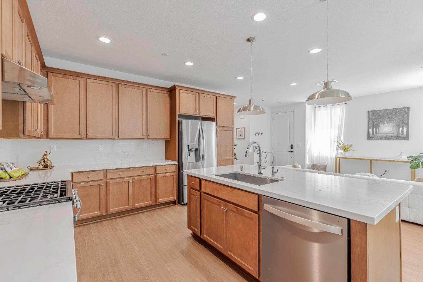 Detail Gallery Image 8 of 51 For 5565 Holly Bay Ave, Dublin,  CA 94568 - 4 Beds | 3/1 Baths