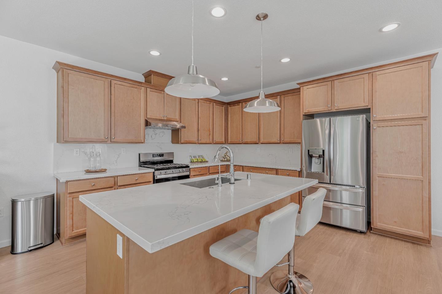 Detail Gallery Image 9 of 51 For 5565 Holly Bay Ave, Dublin,  CA 94568 - 4 Beds | 3/1 Baths