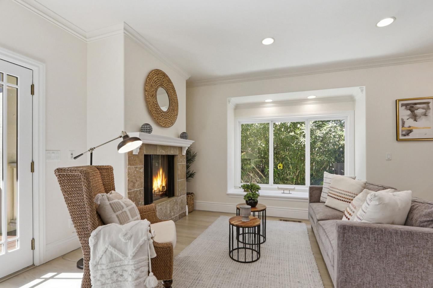 Detail Gallery Image 10 of 46 For 1951 Plymouth St, Mountain View,  CA 94043 - 4 Beds | 3 Baths