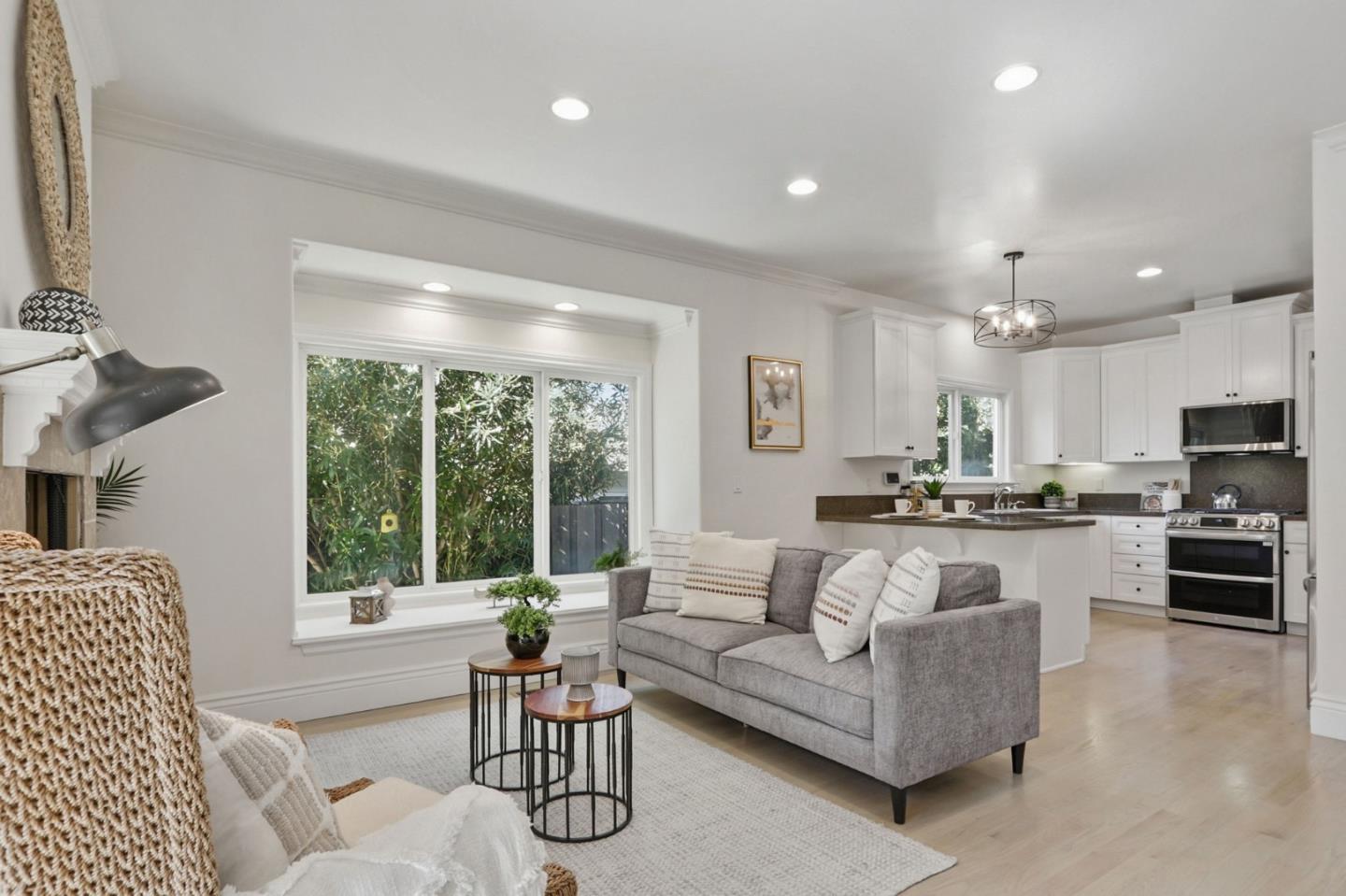 Detail Gallery Image 11 of 46 For 1951 Plymouth St, Mountain View,  CA 94043 - 4 Beds | 3 Baths