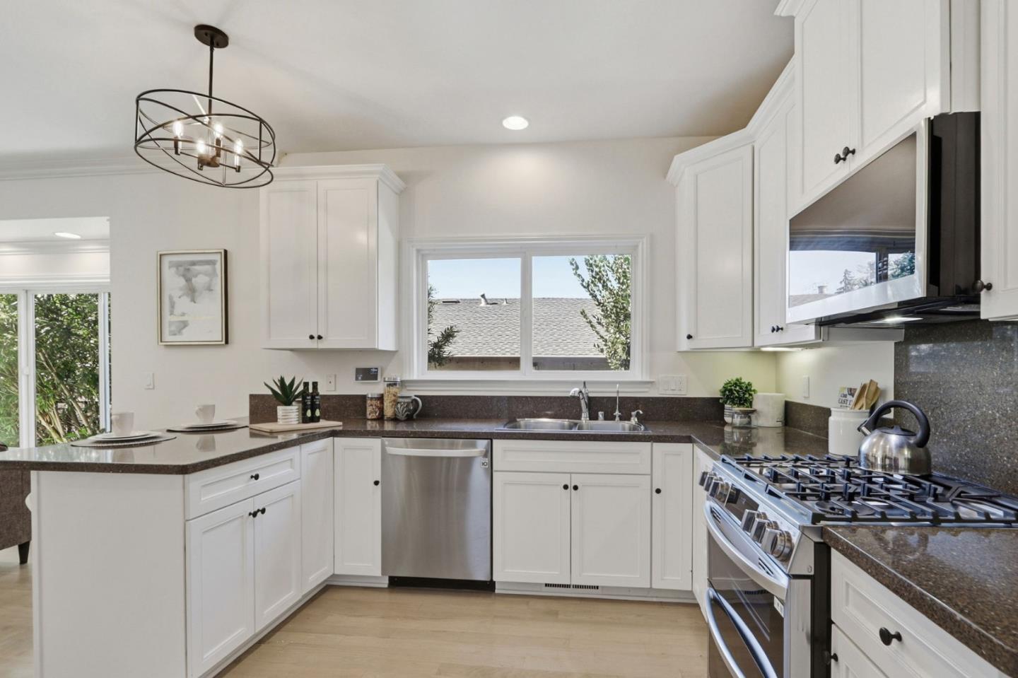 Detail Gallery Image 14 of 46 For 1951 Plymouth St, Mountain View,  CA 94043 - 4 Beds | 3 Baths