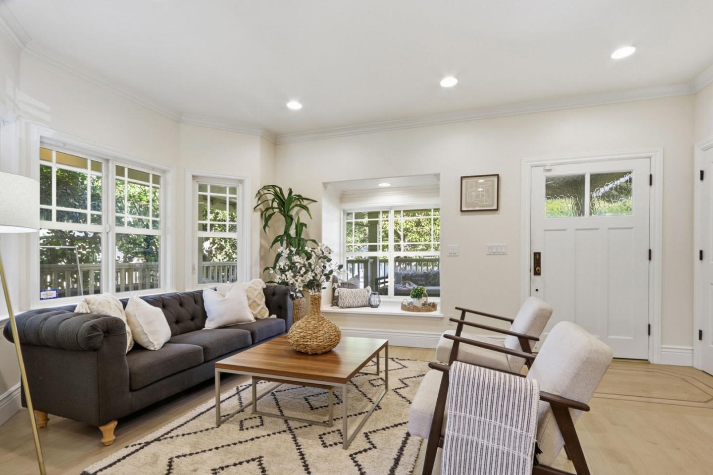 Detail Gallery Image 7 of 46 For 1951 Plymouth St, Mountain View,  CA 94043 - 4 Beds | 3 Baths