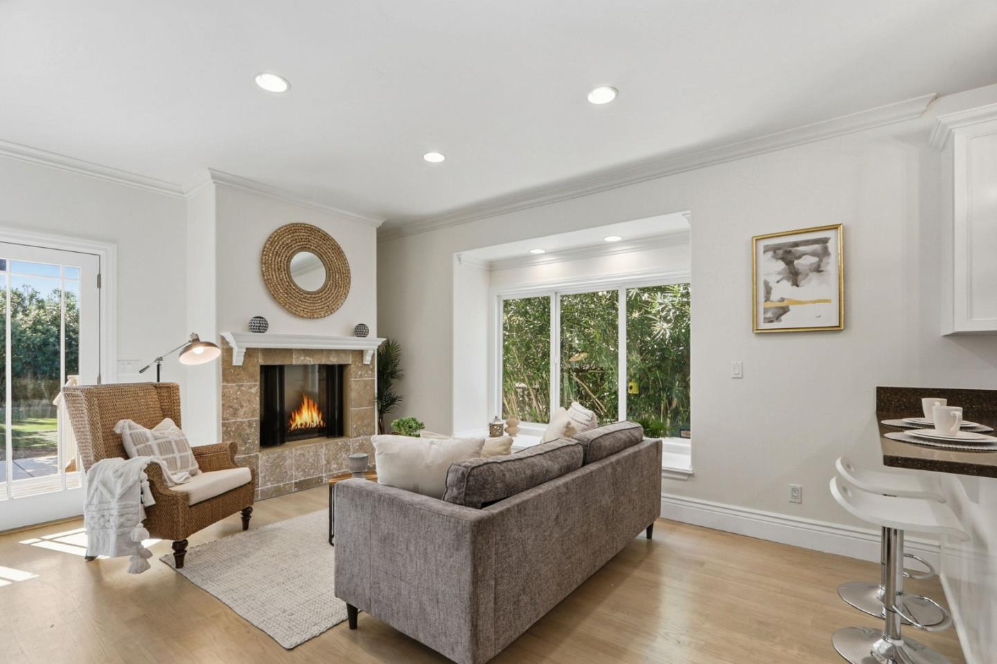 Detail Gallery Image 9 of 46 For 1951 Plymouth St, Mountain View,  CA 94043 - 4 Beds | 3 Baths