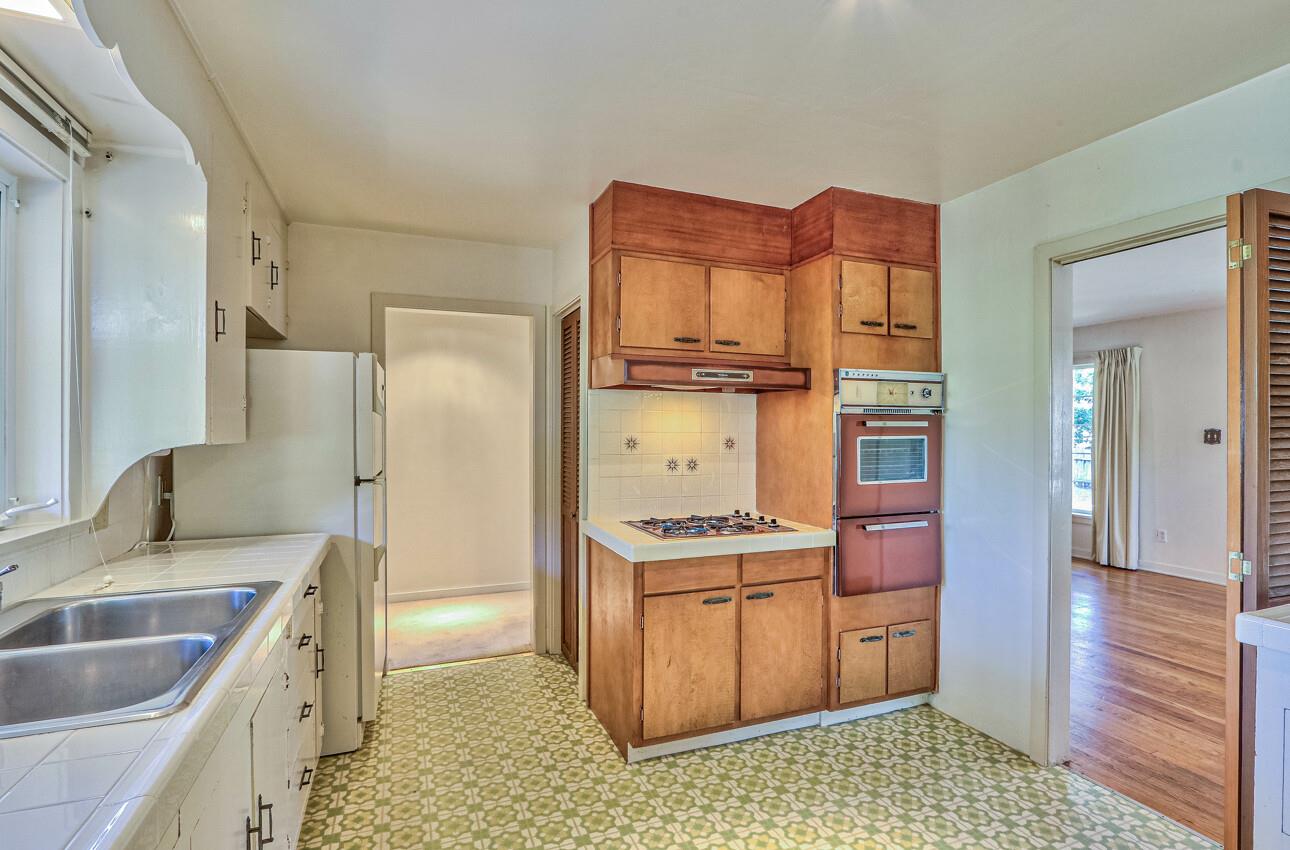 Detail Gallery Image 10 of 20 For 2983 Crescent Rd, Pebble Beach,  CA 93953 - 3 Beds | 1/1 Baths