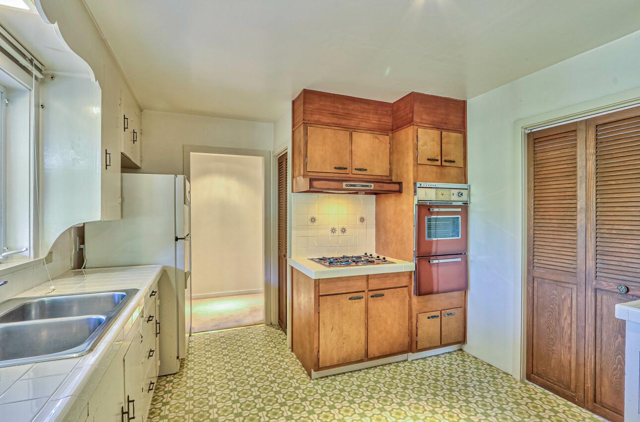 Detail Gallery Image 11 of 20 For 2983 Crescent Rd, Pebble Beach,  CA 93953 - 3 Beds | 1/1 Baths