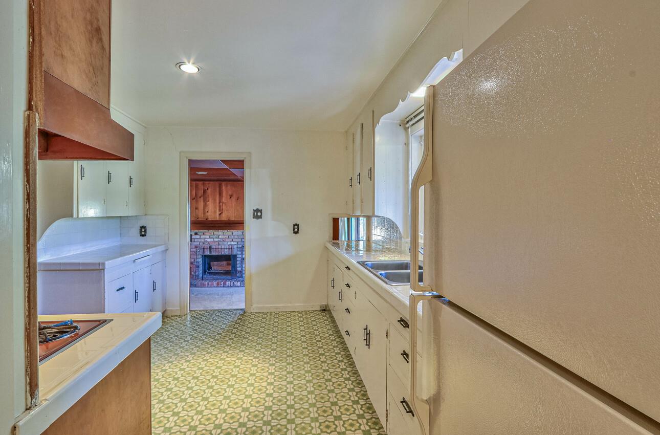 Detail Gallery Image 12 of 20 For 2983 Crescent Rd, Pebble Beach,  CA 93953 - 3 Beds | 1/1 Baths