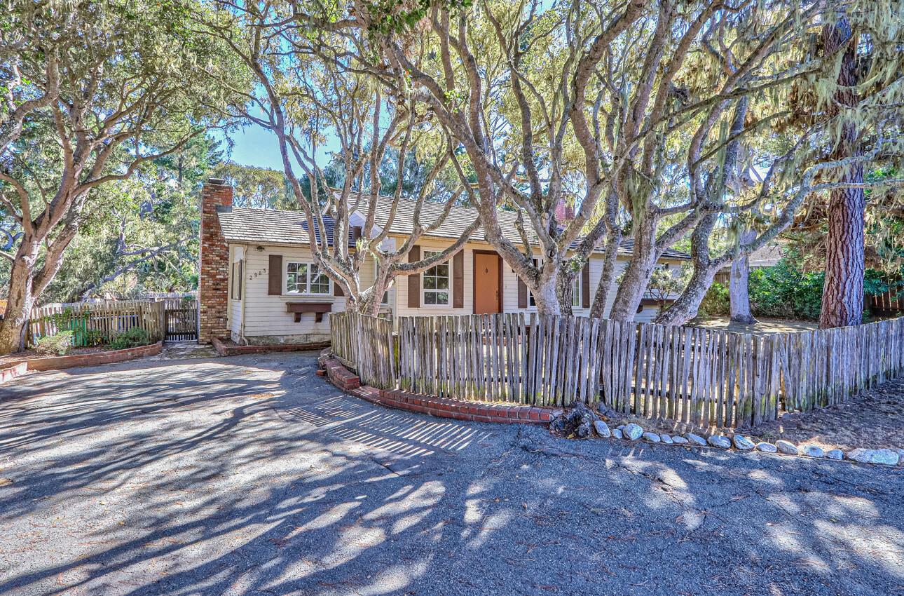 Detail Gallery Image 5 of 20 For 2983 Crescent Rd, Pebble Beach,  CA 93953 - 3 Beds | 1/1 Baths