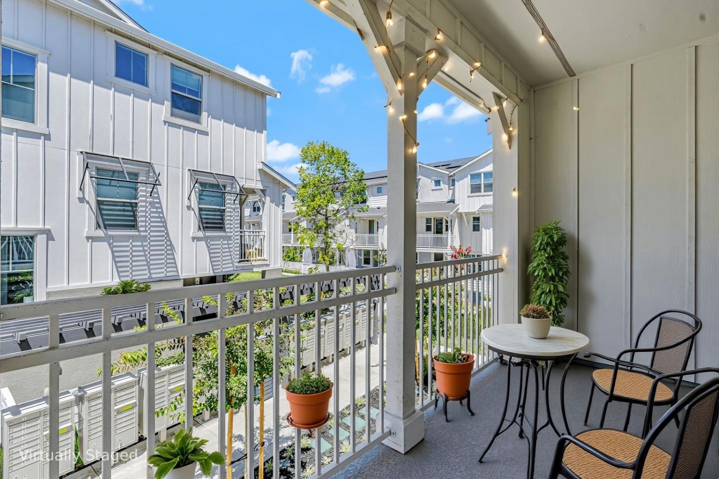 Detail Gallery Image 3 of 11 For 225 Oak Cir, Walnut Creek,  CA 94597 - 4 Beds | 3/1 Baths