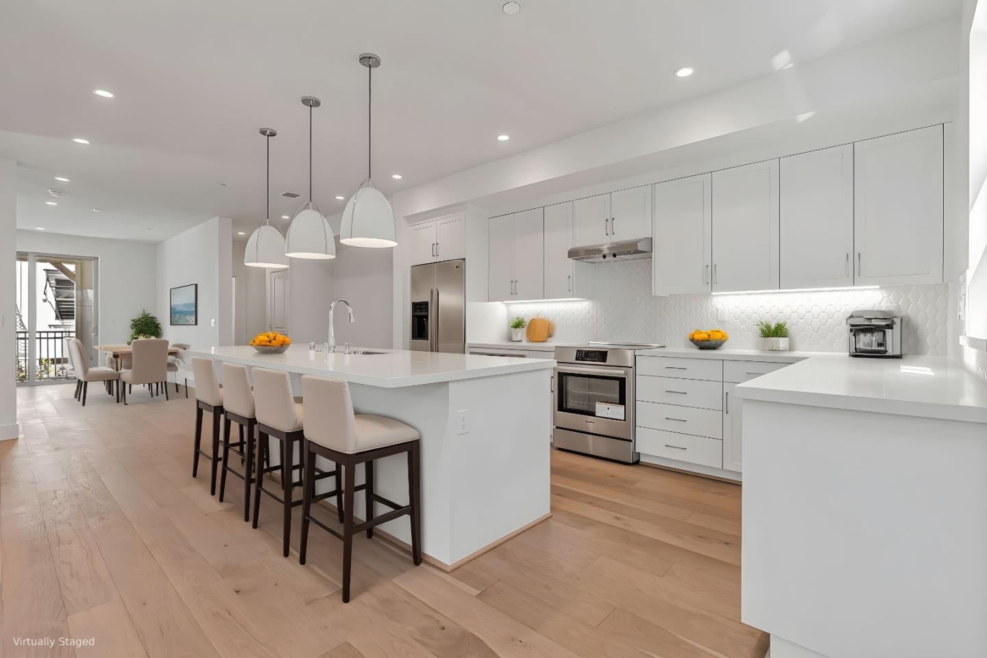 Detail Gallery Image 9 of 11 For 225 Oak Cir, Walnut Creek,  CA 94597 - 4 Beds | 3/1 Baths