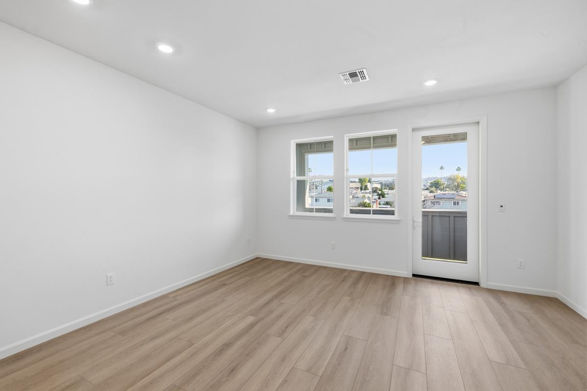 Detail Gallery Image 11 of 34 For 3824-3824a Norbridge Ave, Castro Valley,  CA 94546 - 4 Beds | 4 Baths