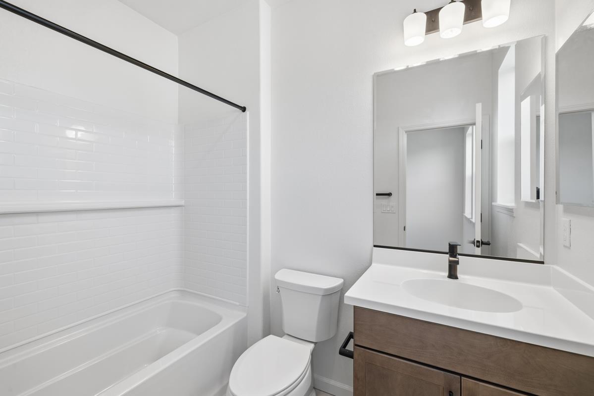 Detail Gallery Image 19 of 34 For 3824-3824a Norbridge Ave, Castro Valley,  CA 94546 - 4 Beds | 4 Baths