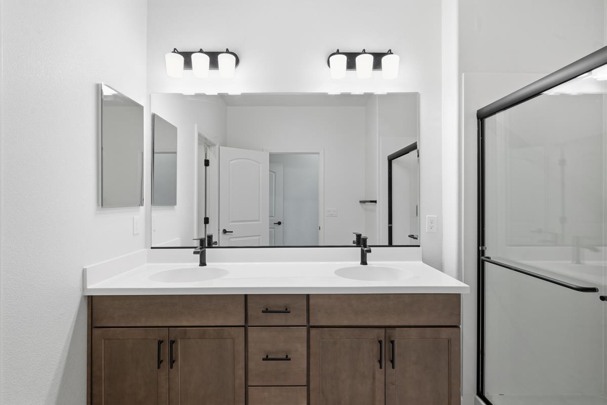 Detail Gallery Image 25 of 34 For 3824-3824a Norbridge Ave, Castro Valley,  CA 94546 - 4 Beds | 4 Baths