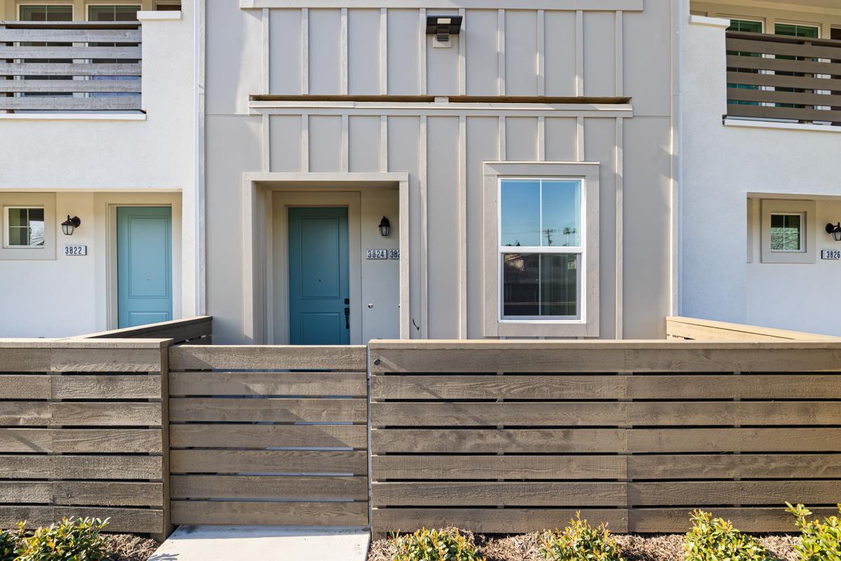 Detail Gallery Image 3 of 34 For 3824-3824a Norbridge Ave, Castro Valley,  CA 94546 - 4 Beds | 4 Baths