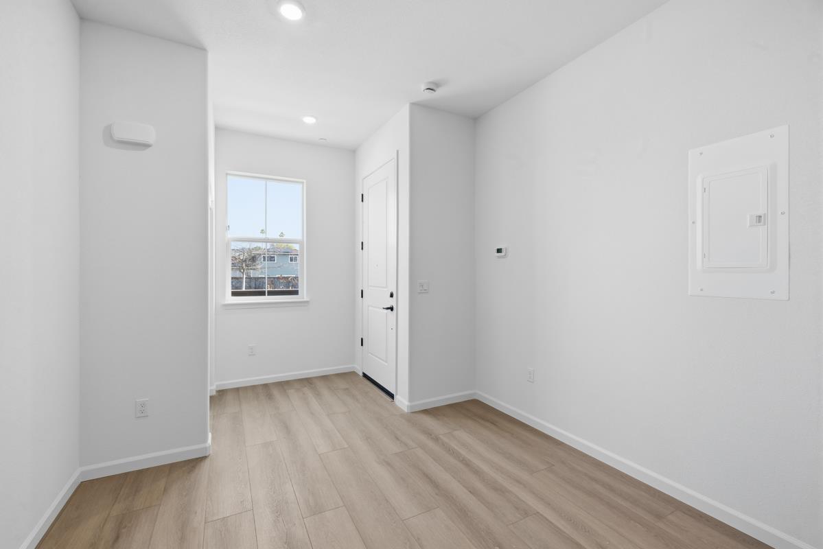 Detail Gallery Image 33 of 34 For 3824-3824a Norbridge Ave, Castro Valley,  CA 94546 - 4 Beds | 4 Baths