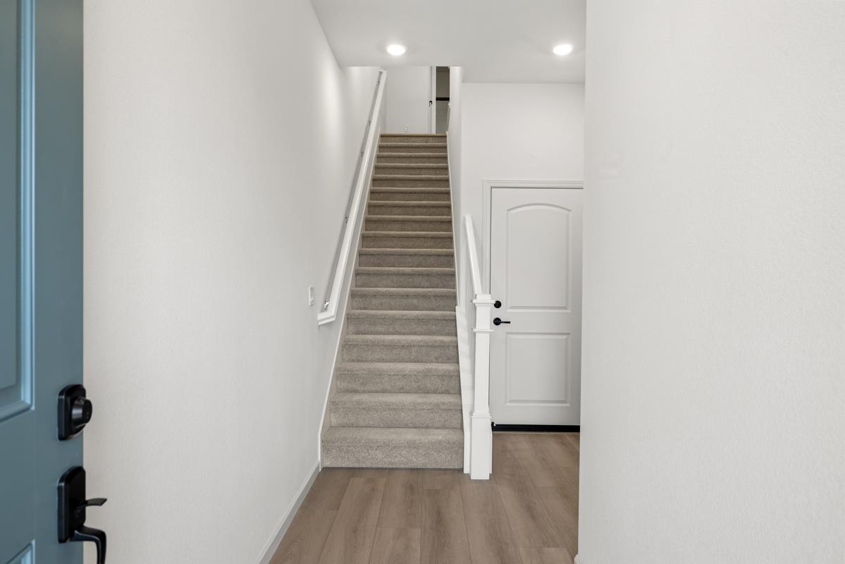 Detail Gallery Image 5 of 34 For 3824-3824a Norbridge Ave, Castro Valley,  CA 94546 - 4 Beds | 4 Baths