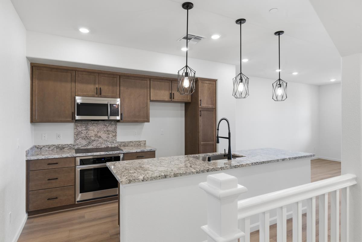 Detail Gallery Image 6 of 34 For 3824-3824a Norbridge Ave, Castro Valley,  CA 94546 - 4 Beds | 4 Baths