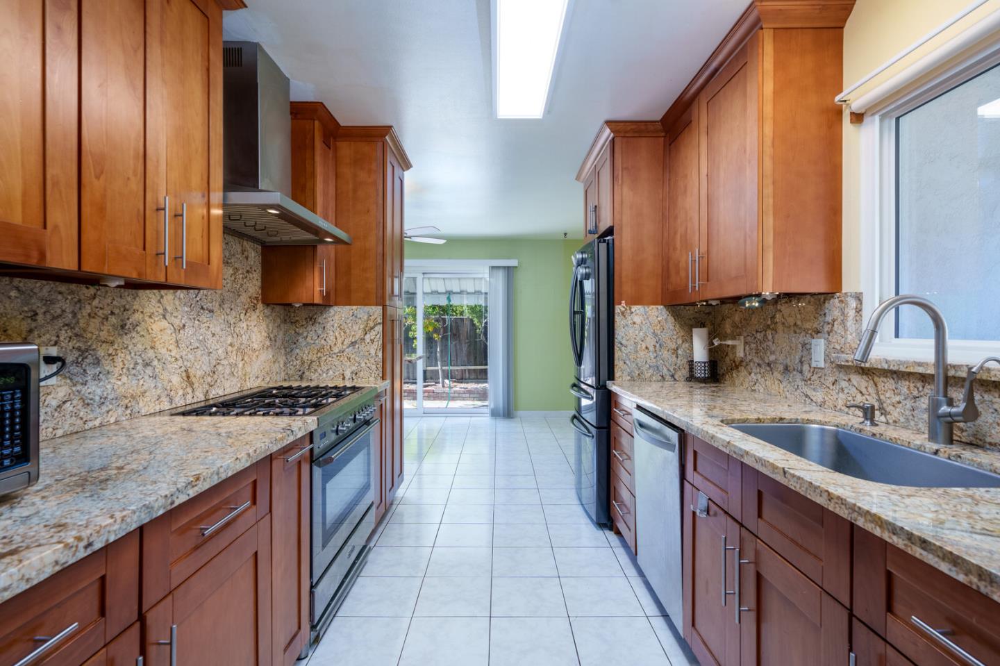 Detail Gallery Image 6 of 12 For 1014 W Homestead Rd, Sunnyvale,  CA 94087 - 4 Beds | 2 Baths