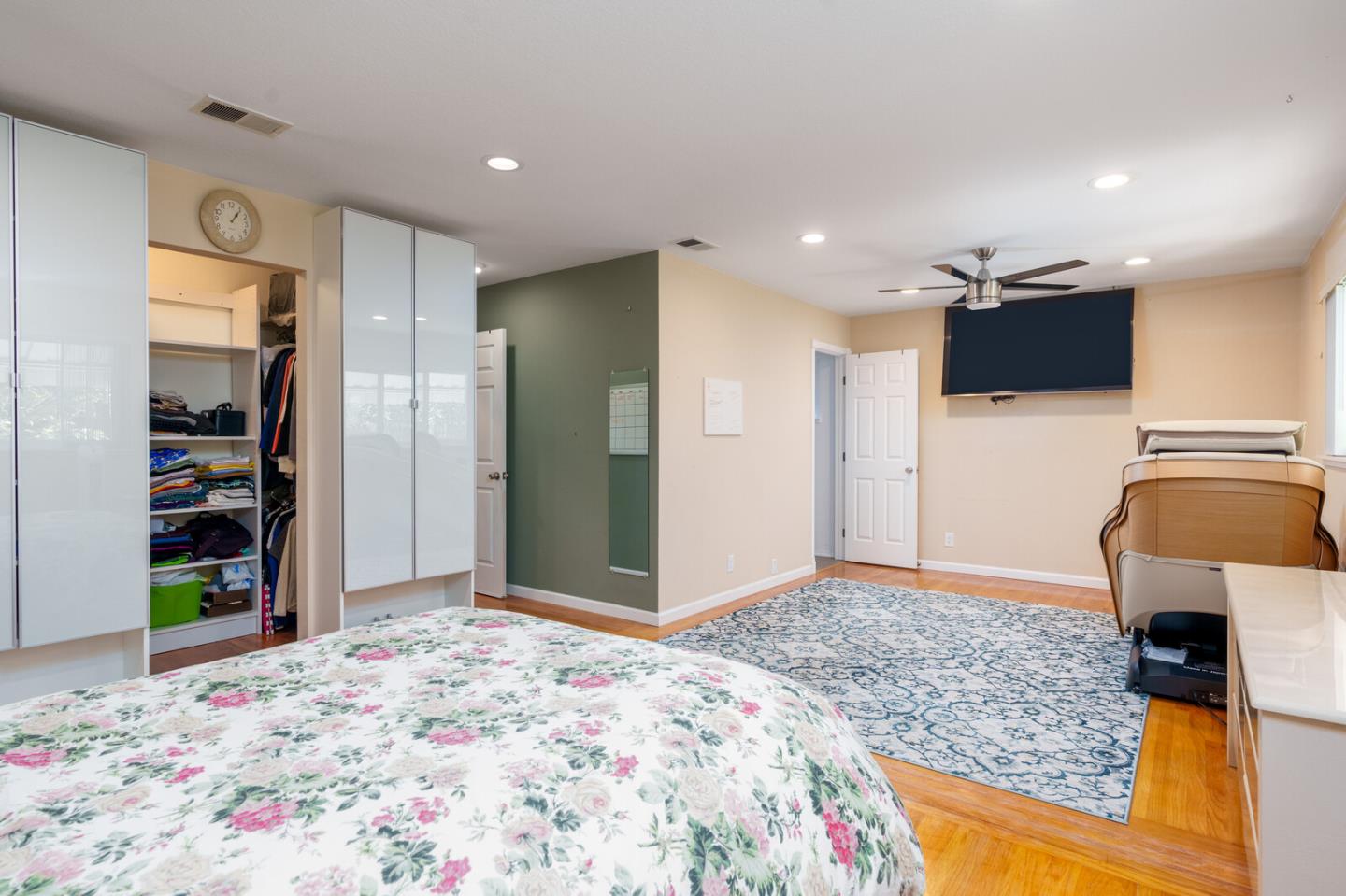 Detail Gallery Image 9 of 12 For 1014 W Homestead Rd, Sunnyvale,  CA 94087 - 4 Beds | 2 Baths