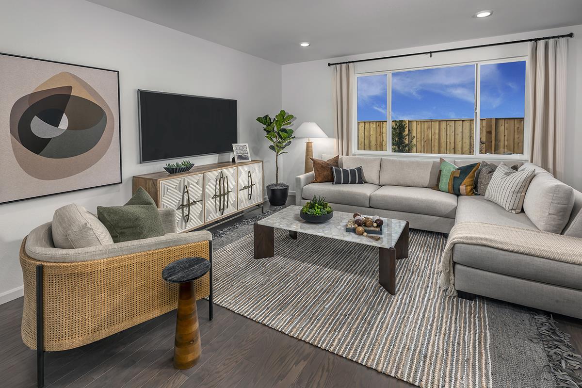 Detail Gallery Image 6 of 14 For 380 W Walk About Way, Hollister,  CA 95023 - 3 Beds | 2 Baths