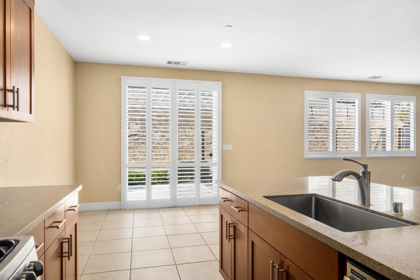 Detail Gallery Image 10 of 40 For 9881 Rancho Hills Dr, Gilroy,  CA 95020 - 4 Beds | 2 Baths