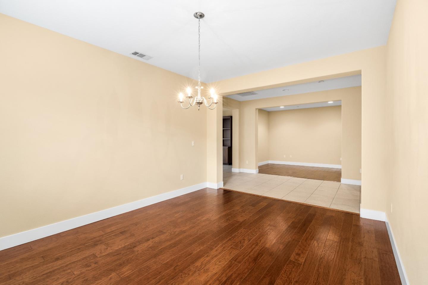 Detail Gallery Image 27 of 40 For 9881 Rancho Hills Dr, Gilroy,  CA 95020 - 4 Beds | 2 Baths