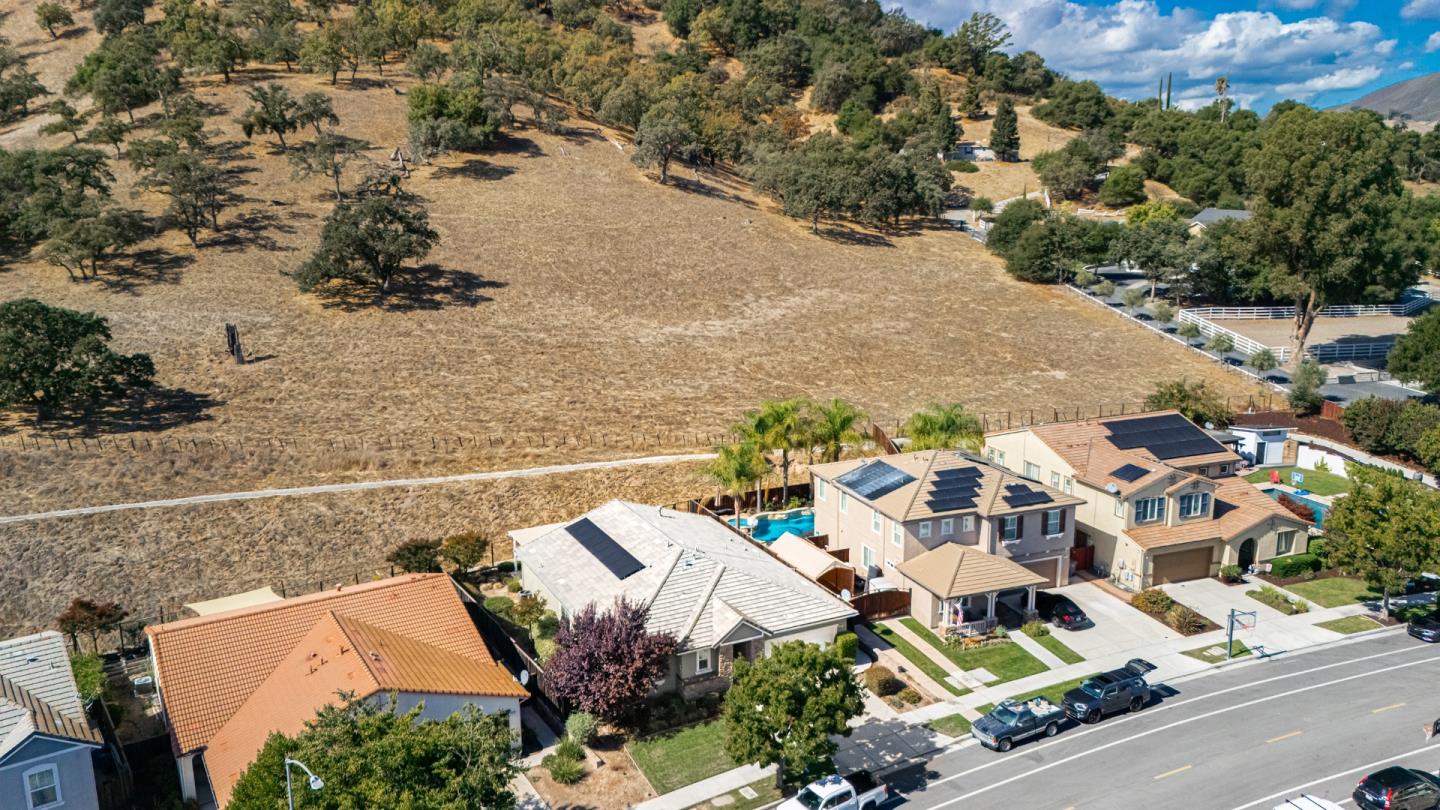Detail Gallery Image 3 of 40 For 9881 Rancho Hills Dr, Gilroy,  CA 95020 - 4 Beds | 2 Baths