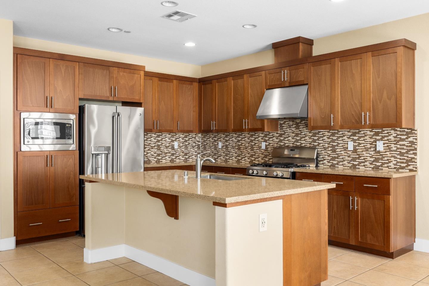 Detail Gallery Image 6 of 40 For 9881 Rancho Hills Dr, Gilroy,  CA 95020 - 4 Beds | 2 Baths