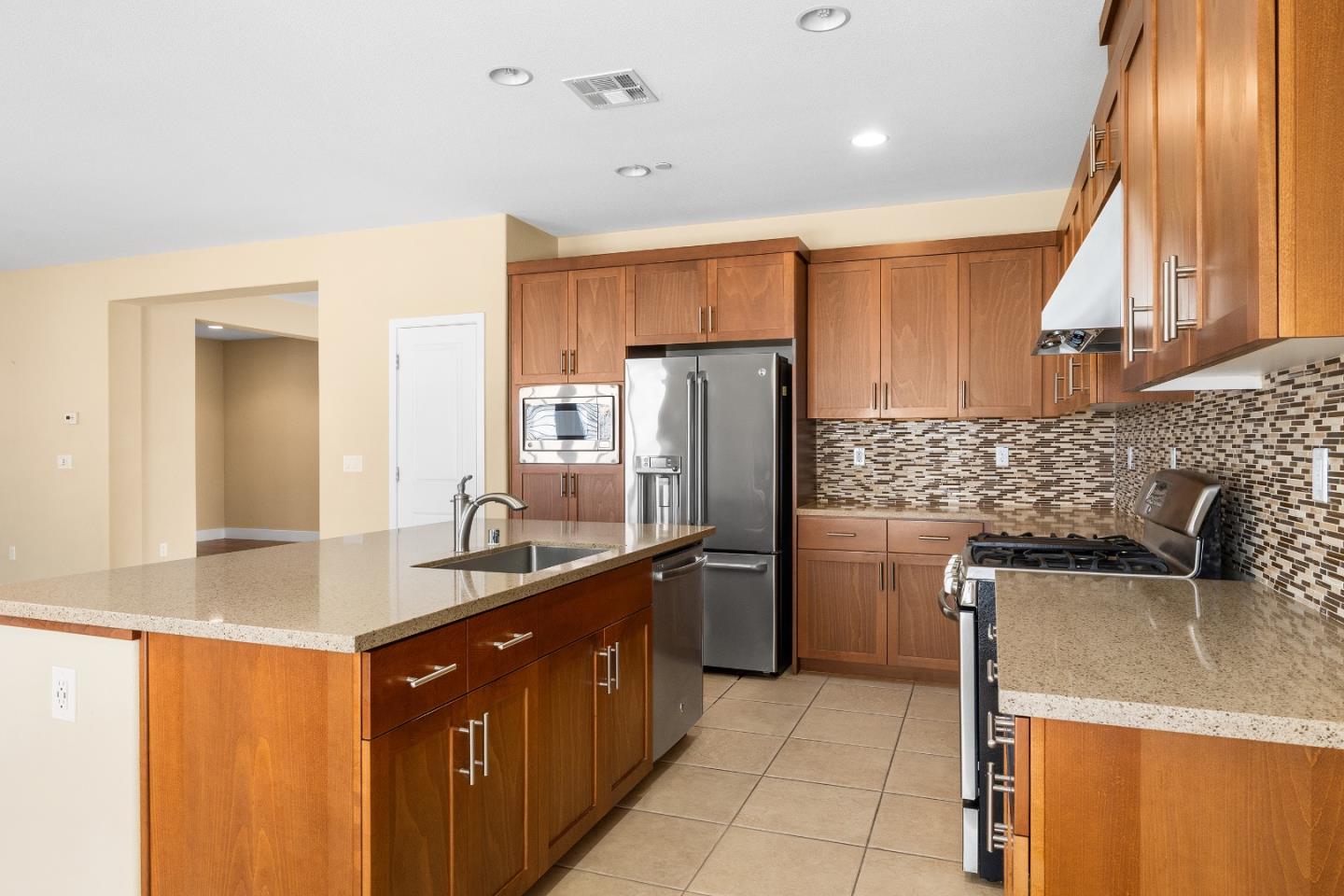 Detail Gallery Image 7 of 40 For 9881 Rancho Hills Dr, Gilroy,  CA 95020 - 4 Beds | 2 Baths