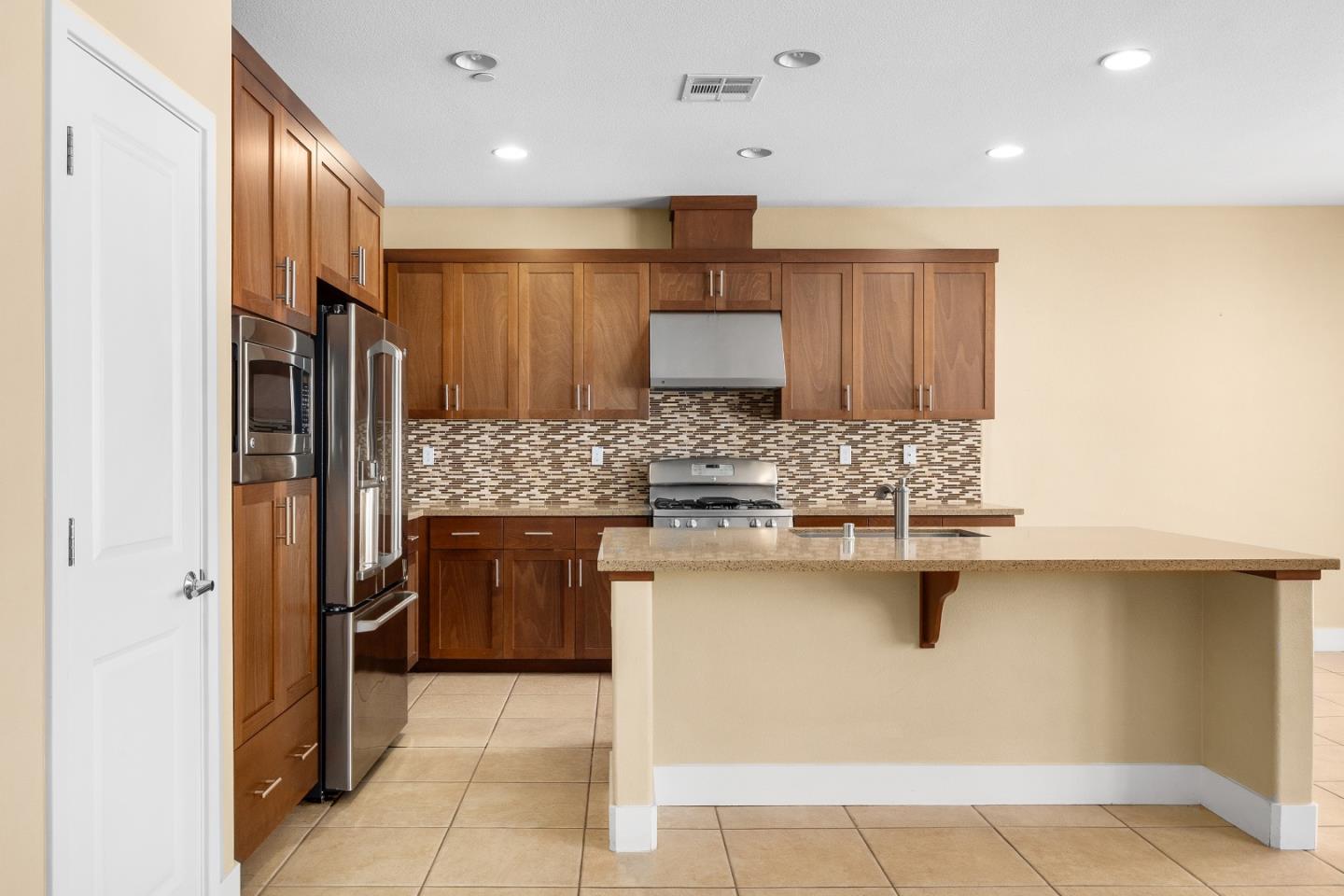 Detail Gallery Image 9 of 40 For 9881 Rancho Hills Dr, Gilroy,  CA 95020 - 4 Beds | 2 Baths