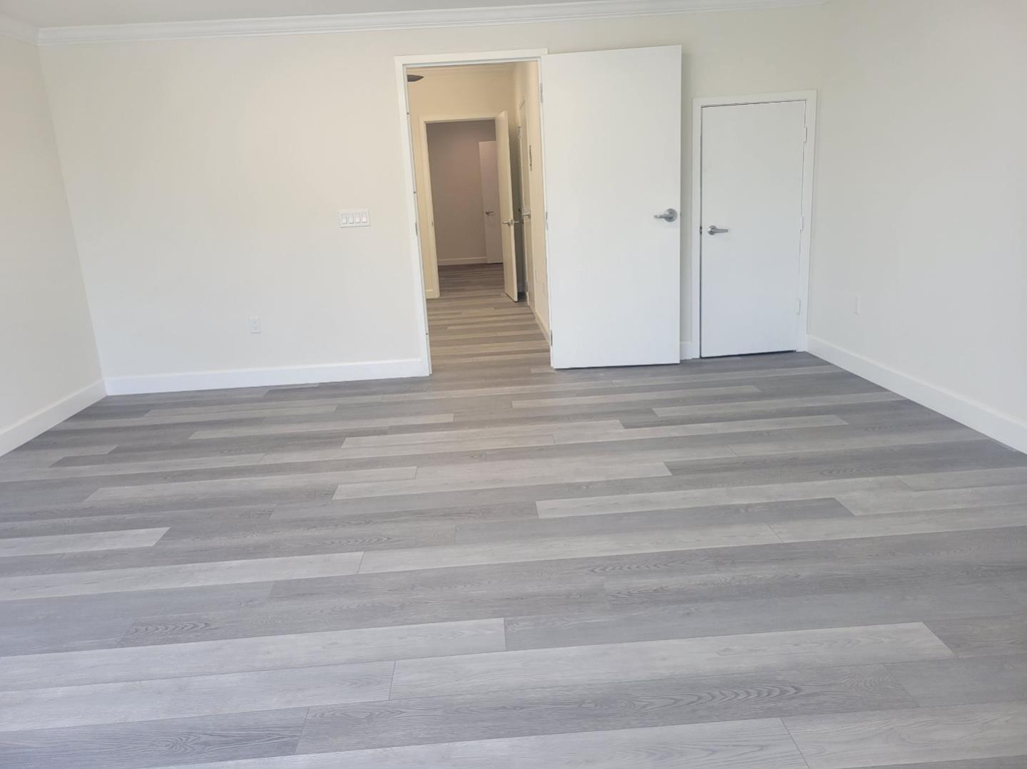 Detail Gallery Image 3 of 17 For 953 Washington St, San Carlos,  CA 94070 - – Beds | – Baths