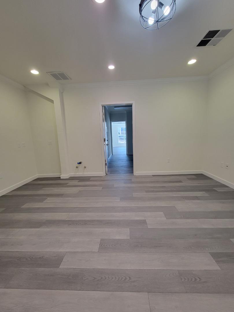 Detail Gallery Image 8 of 17 For 953 Washington St, San Carlos,  CA 94070 - – Beds | – Baths