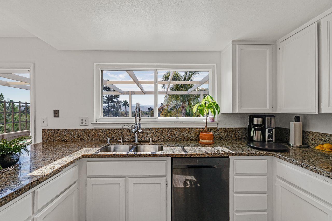 Detail Gallery Image 19 of 35 For 464 Archglen Way, San Jose,  CA 95111 - 4 Beds | 3 Baths